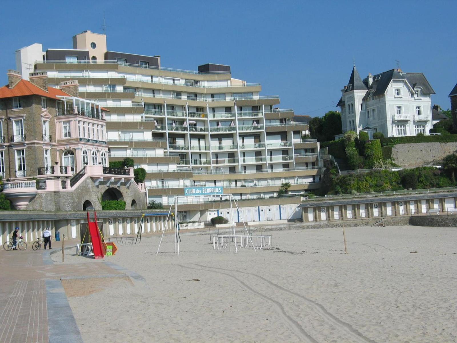 Studio, Balcon Et Acces Direct Page