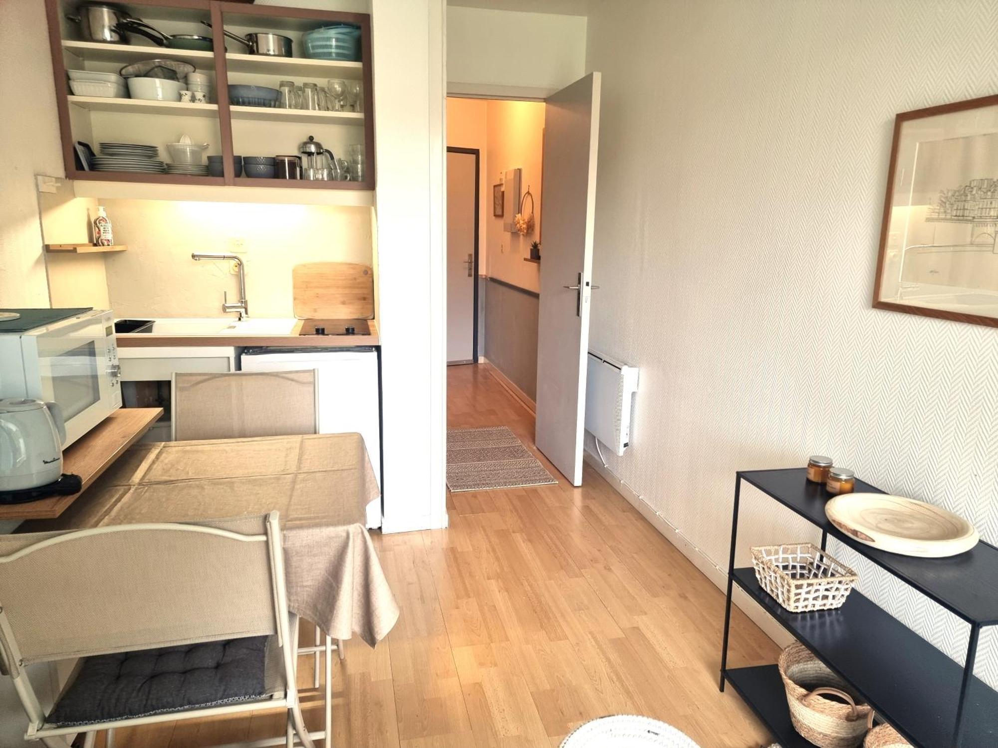 Studio, Balcon Et Acces Direct Page Apartment
